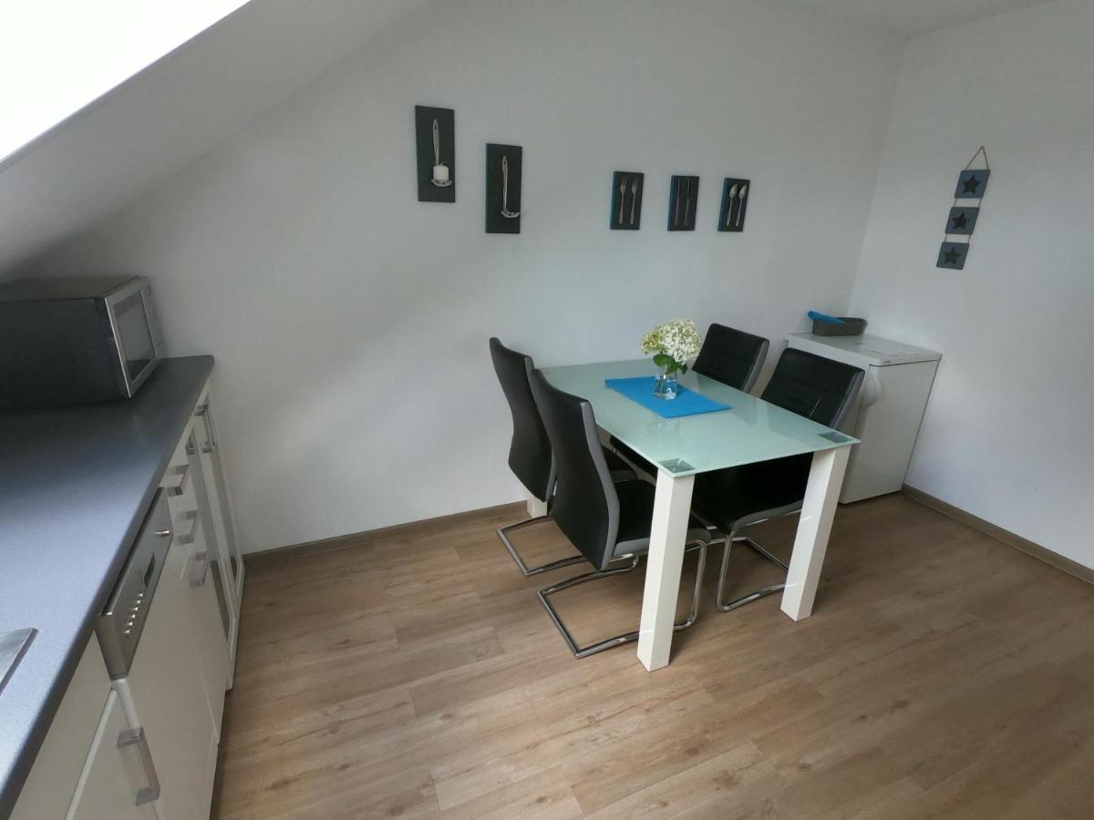 Moderne Ferienwohnung In Durmersheim 2 Zi, Naehe Rhein Und Messe Ka Luaran gambar