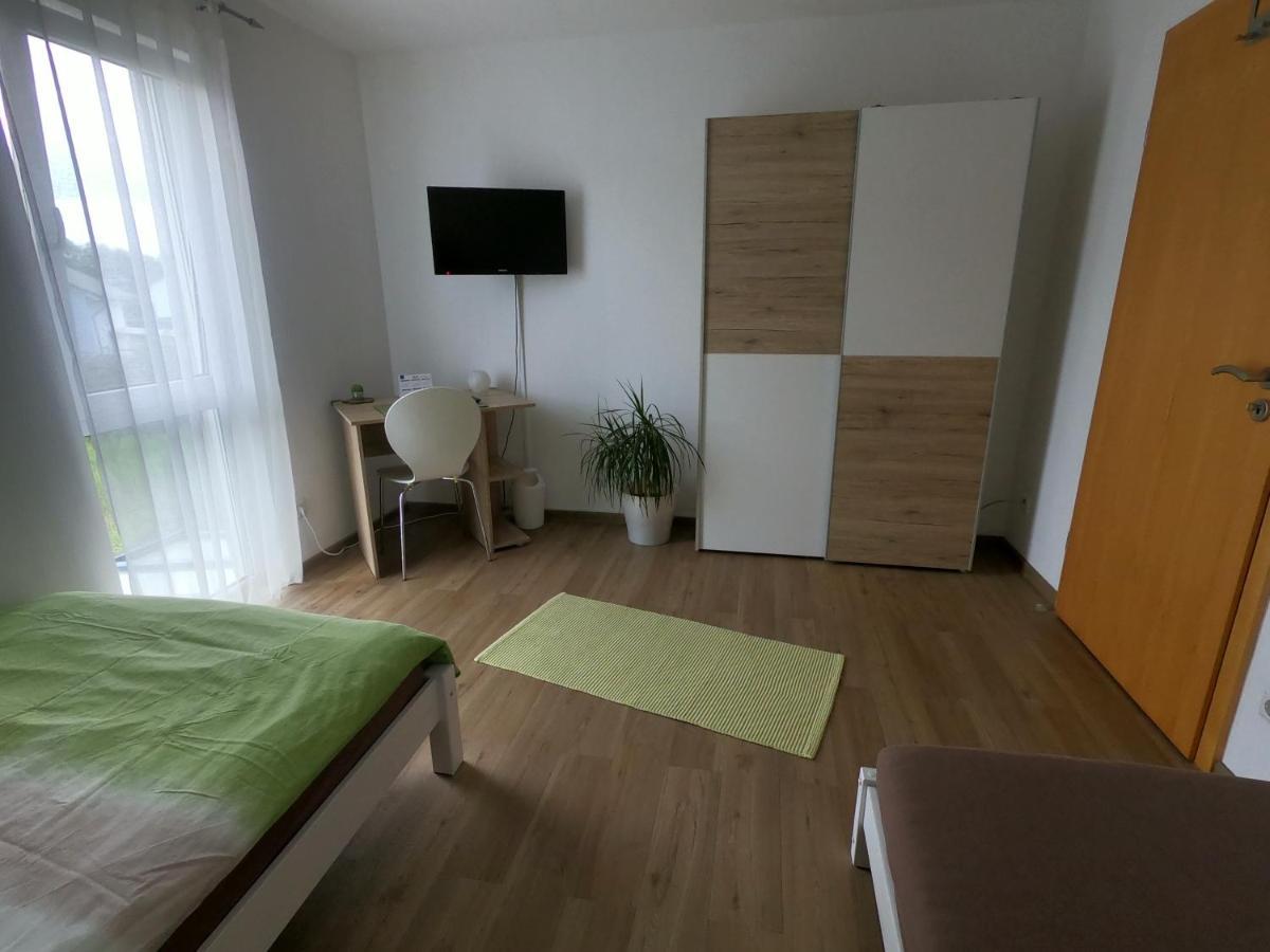 Moderne Ferienwohnung In Durmersheim 2 Zi, Naehe Rhein Und Messe Ka Luaran gambar
