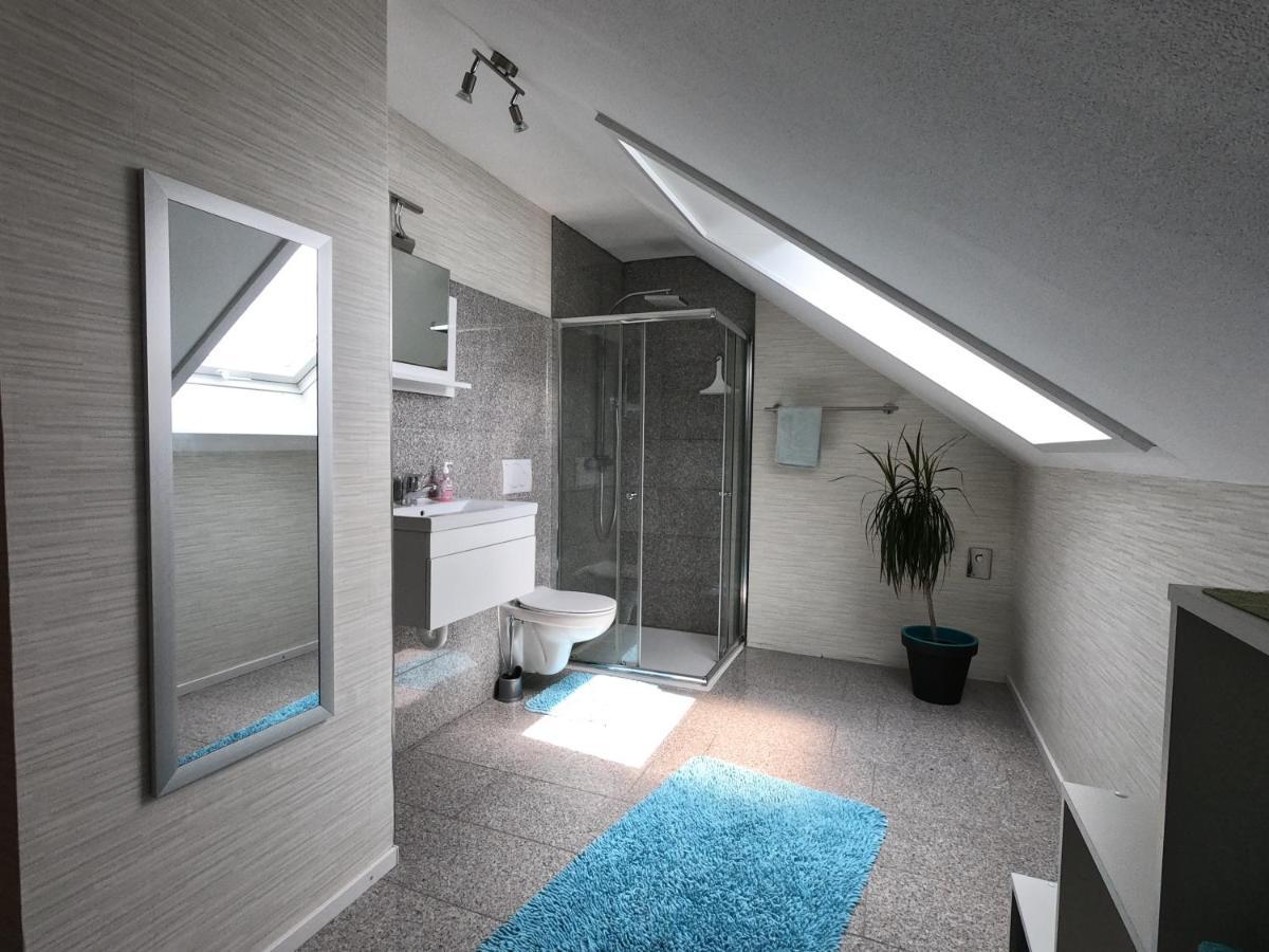 Moderne Ferienwohnung In Durmersheim 2 Zi, Naehe Rhein Und Messe Ka Luaran gambar